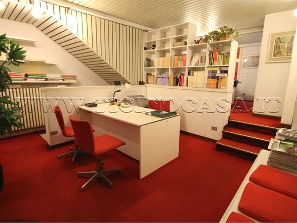 Magenta ufficio centralissimo di 120 mq al piano terra con ingresso indipendente